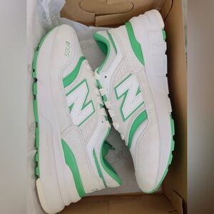 Brand New Unisex Figs New Balance 997R Emerald color Shoes size 9W/7.5M